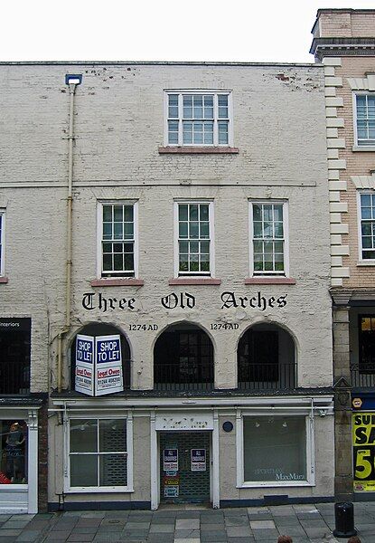 File:Three Old Arches.jpg