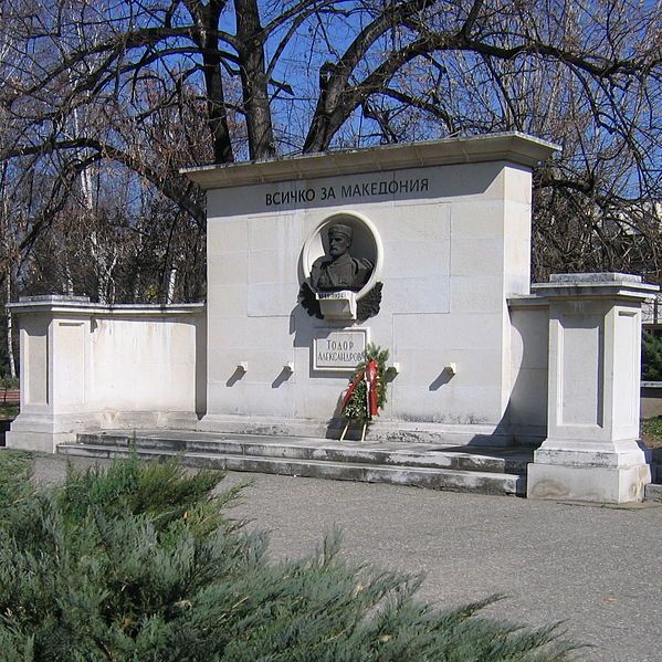 File:Todor-Alexandrov-Monument-Kyustendil.jpg