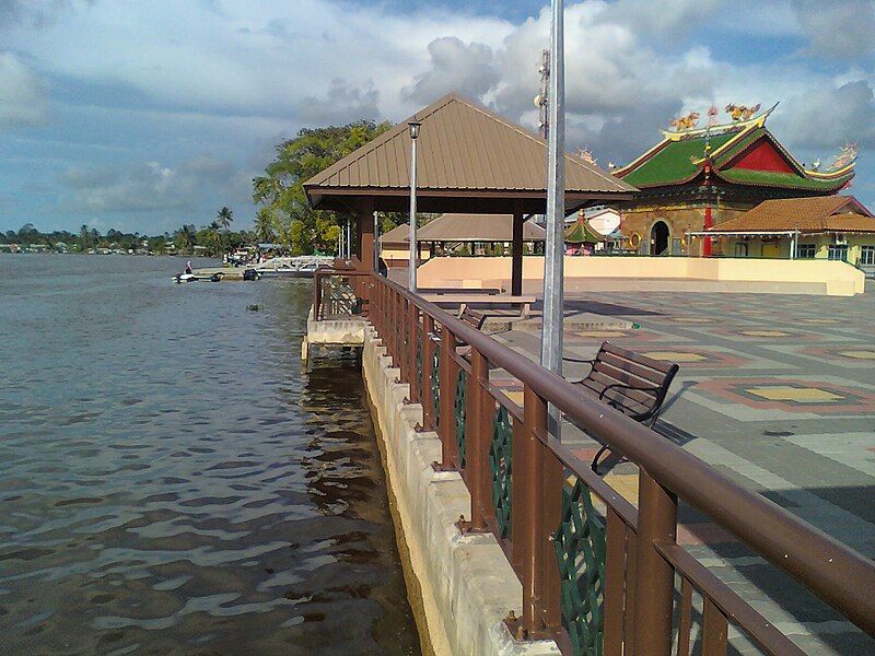 File:Waterfrontdalat.jpg