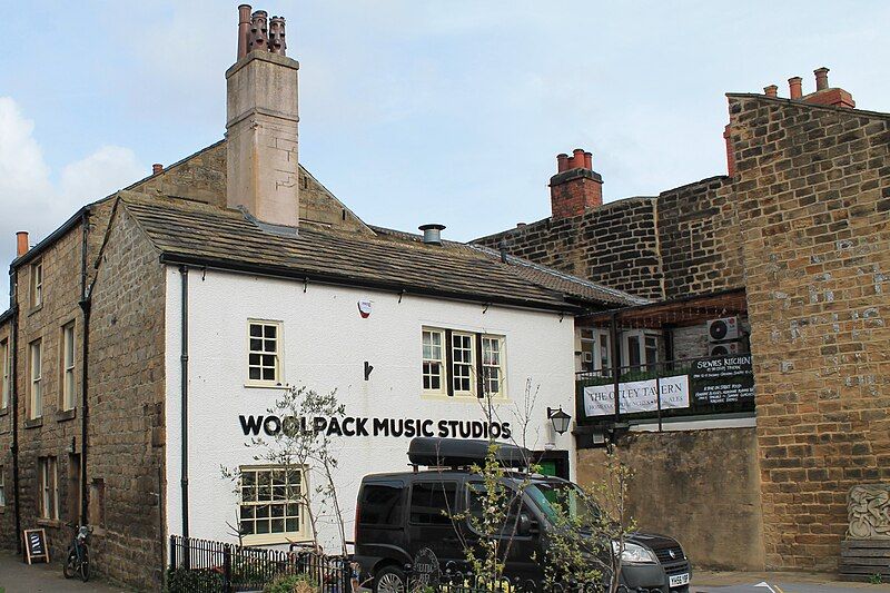 File:Woolpack Public House.jpg