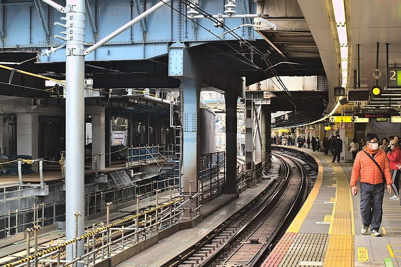 File:YoyogiStationPlatform2YamanoteLine.jpg