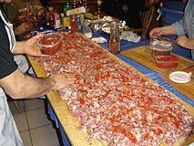 Seasoning the meat before casing